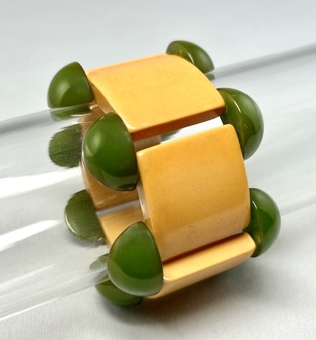 BB454 deco style green and corn bakelite link bracelet